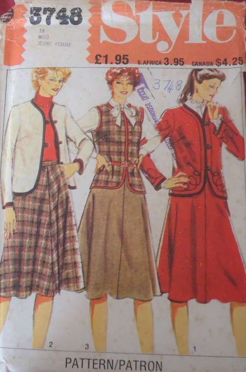 STYLE 3748  LINED JACKET-SLEEVELESS JACKET-SKIRT SIZE 18 SEE LISTING