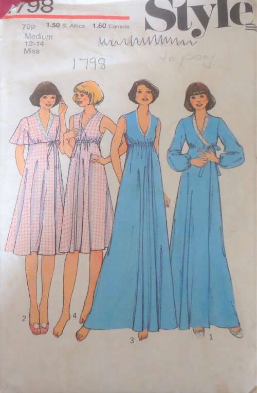 STYLE 1798 NEGLIGEE & NIGHTDRESS SIZE MEDIUM 12-14 COMPLETE