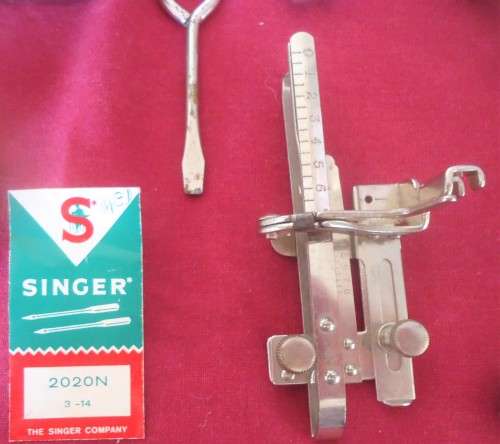 SINGER SEWING ACCESSORIES -7 BOBBIN REELS-SCREWDRIVER-SINGER NEEDLE-6 DIFFERENT FOOT ATTACHMENTS