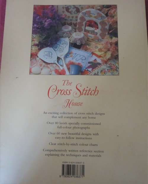 THE CROSS STITCH HOUSE- MELINDA COSS - 174 PAGES SOFT COVER