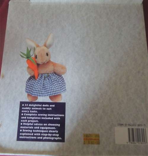 "MAKING STUFFED TOYS" JANE GISBY & SUE QUINN -100  PAGE HARDCOVER WITH DUST JACKET