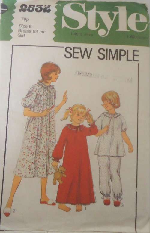 STYLE 2532 GIRL'S NIGHTDRESS & PJS SIZE 8 YEARS CHEST 69 CM COMPLETE-UNCUT-F/FOLDED