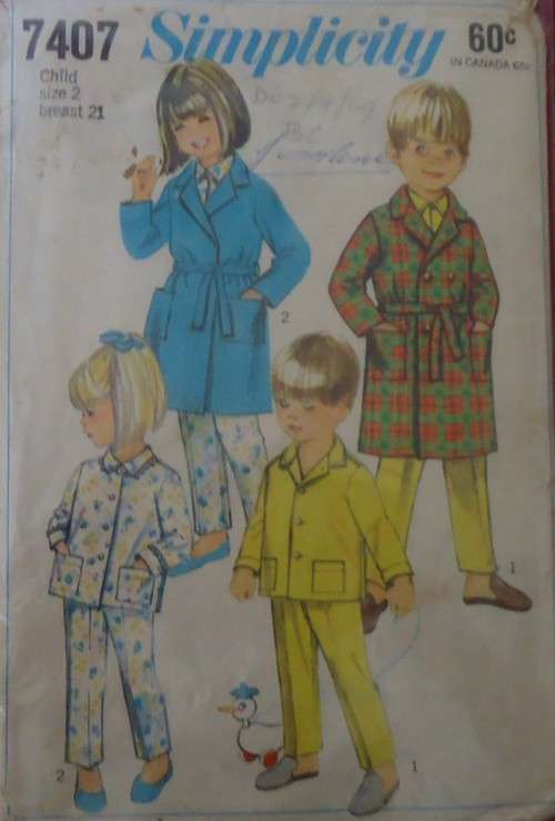 SIMPLICITY 7407 TODDLERS ROBE & PJS SIZE 2 YEARS BREAST 21  COMPLETE-ZIPLOC