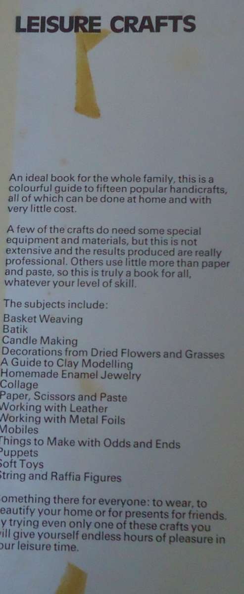 LEISURE CRAFTS -132 PAGE HARD COVER WITH DUST JACKET