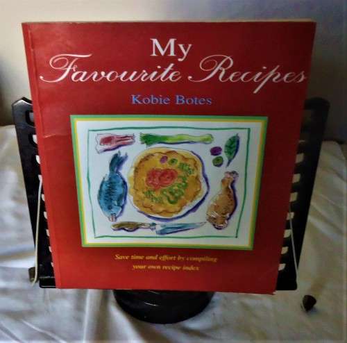 STUNNING CAST IRON RECIPE STAND WITH PAGE HOLDERS MADE BY VICTOR ENGLAND