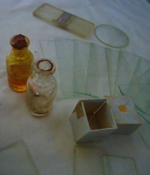 VINTAGE KANEL 300x MINI MICROSCOPE IN WOODEN CASE WITH  ACCESSORIES