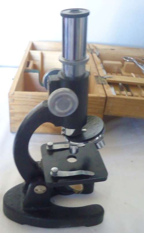 VINTAGE KANEL 300x MINI MICROSCOPE IN WOODEN CASE WITH  ACCESSORIES