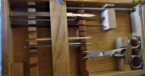 VINTAGE KANEL 300x MINI MICROSCOPE IN WOODEN CASE WITH  ACCESSORIES