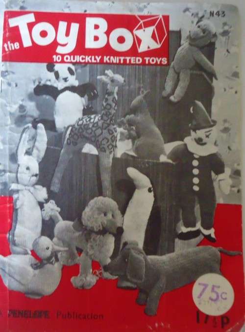 THE TOY BOX - 10 QUICKLY KNITTED TOYS - N43 A PENELOPE PUBLICATION - 20 A4 PAGES