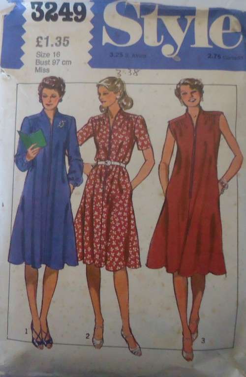 STYLE 3249 STEP IN DRESS SIZE 16 BUST 97 CM COMPLETE