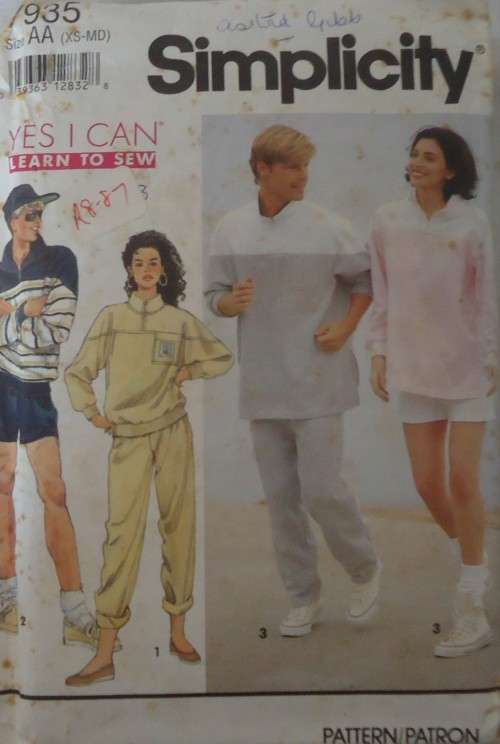 SIMPLICITY 7935  MEN/TEEN TRACKSUIT TOP-PANTS-SHORTS SIZE AAXS-M( 30-40`) COMPLETE