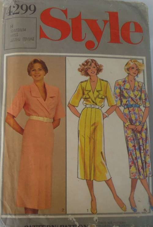 STYLE 4299 LONGER LENGTH DRESS SIZE 12-14-16   COMPLETE