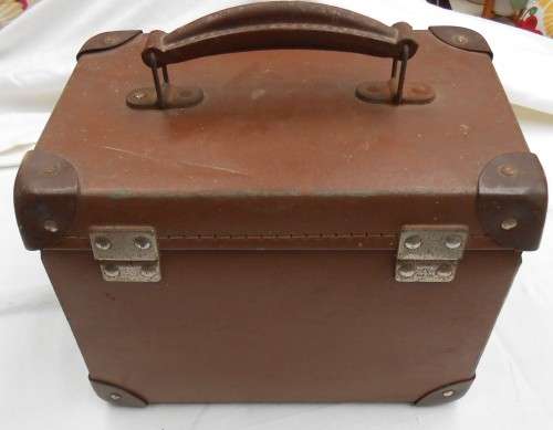 VINTAGE ESSEX MK1 SEWING MACHINE WITH EXTENSION TABLE & SUITCASE-EXC