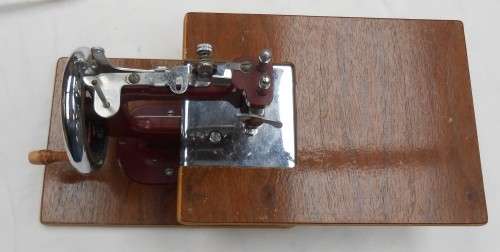 VINTAGE ESSEX MK1 SEWING MACHINE WITH EXTENSION TABLE & SUITCASE-EXC