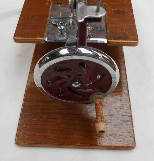 VINTAGE ESSEX MK1 SEWING MACHINE WITH EXTENSION TABLE & SUITCASE-EXC