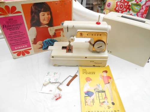 1960S LITTLE GOLDEN PANORAMIC SEWING MACHINE BY SINGER IN BOX WITH CARRY CASE FULL WORKING CONDITION