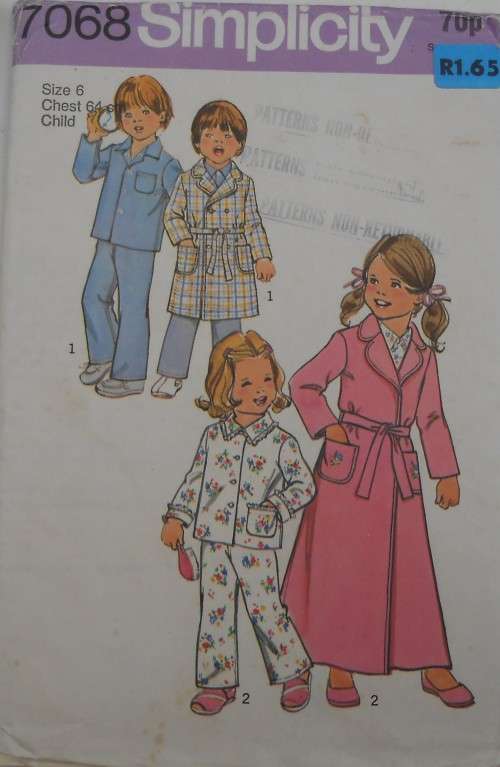 SIMPLICITY 7068 KIDDIES PJS & ROBE SIZE 43ARS CHEST 56 CM COMPLETE