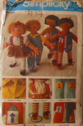 VINTAGE SIMPLICITY 9137 SET OF RAG DOLLS WITH TRANSFER COMPLETE-PART CUT