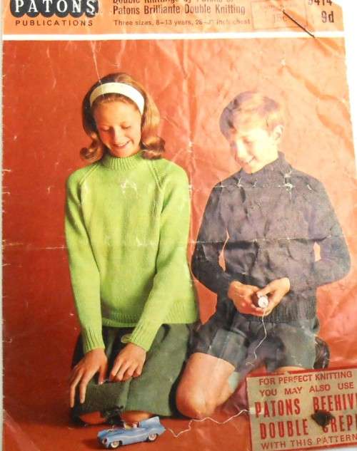 PATONS 9414 POLO OR CREW NECK SWEATER TO FIT 28 - 32 OR 8 - 13 YEARS