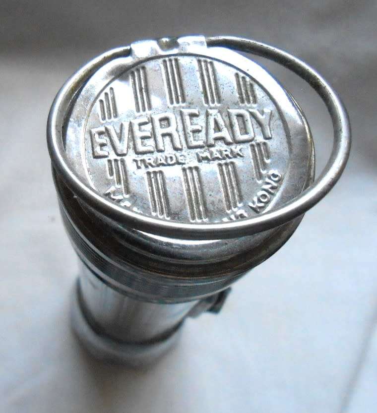 VINTAGE EVEREADY ALUMINIUM TORCH IN WORKING CONDITION (1)