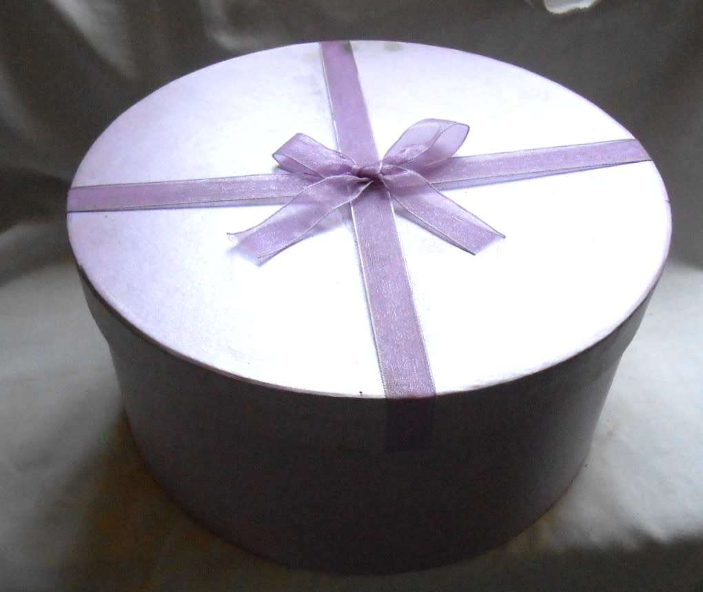 VINTAGE LAVENDER ROUND CARDBOARD BOX WITH LILAC ORGANZA BOW IDEAL AS A HAT BOX
