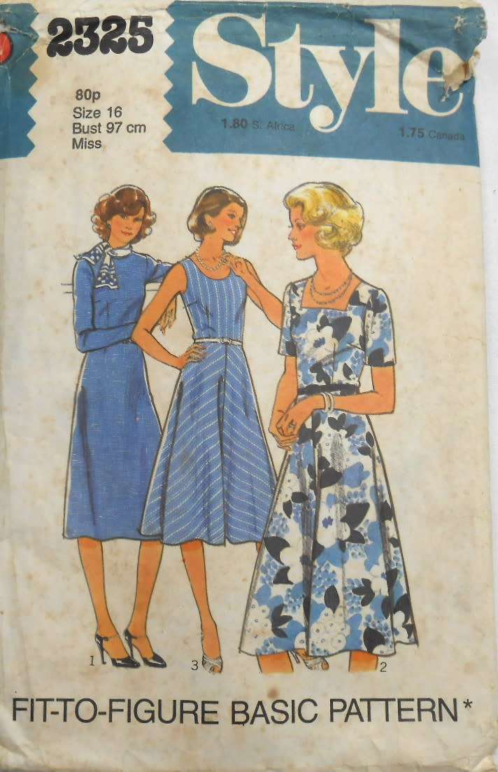 STYLE 2325 BASIC DRESS SIZE 16 BUST 97 CM COMPLETE