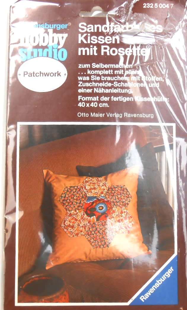 RAVENSBURGER HOBBY STUDIO PATCHWORK CUSHION 40 X 40 CM -UNUSED & SEALED