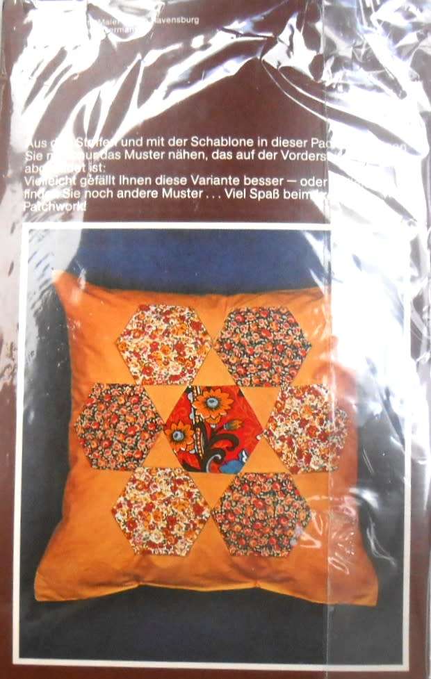 RAVENSBURGER HOBBY STUDIO PATCHWORK CUSHION 40 X 40 CM -UNUSED & SEALED