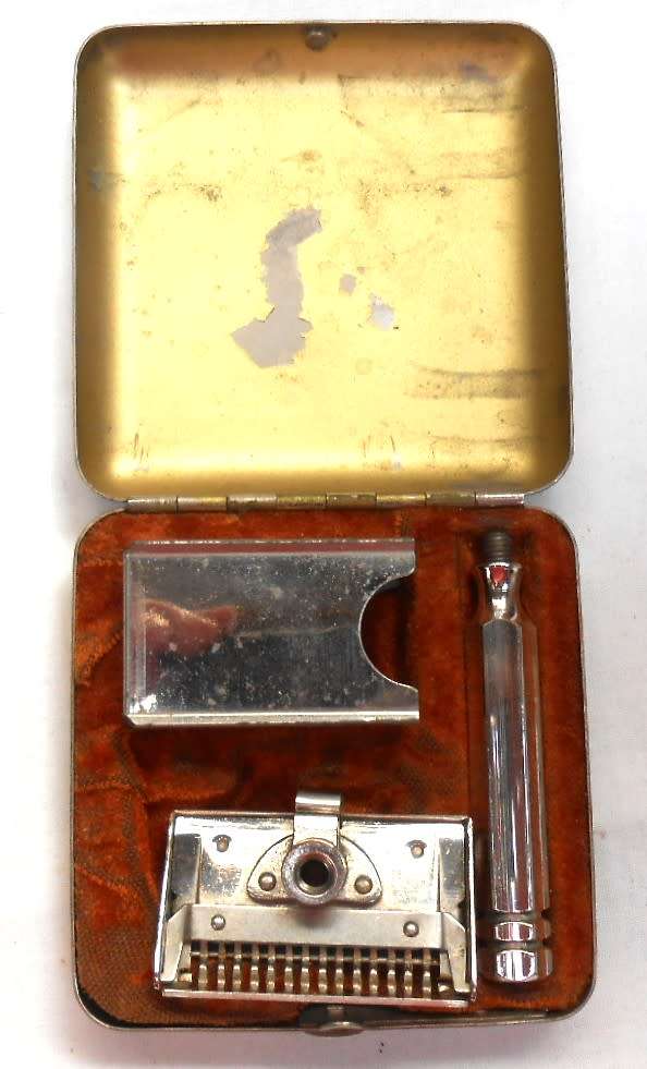 1912 Ever-Ready Safety Razor Shaver in Tin Case + razor blade holder with 3 blades