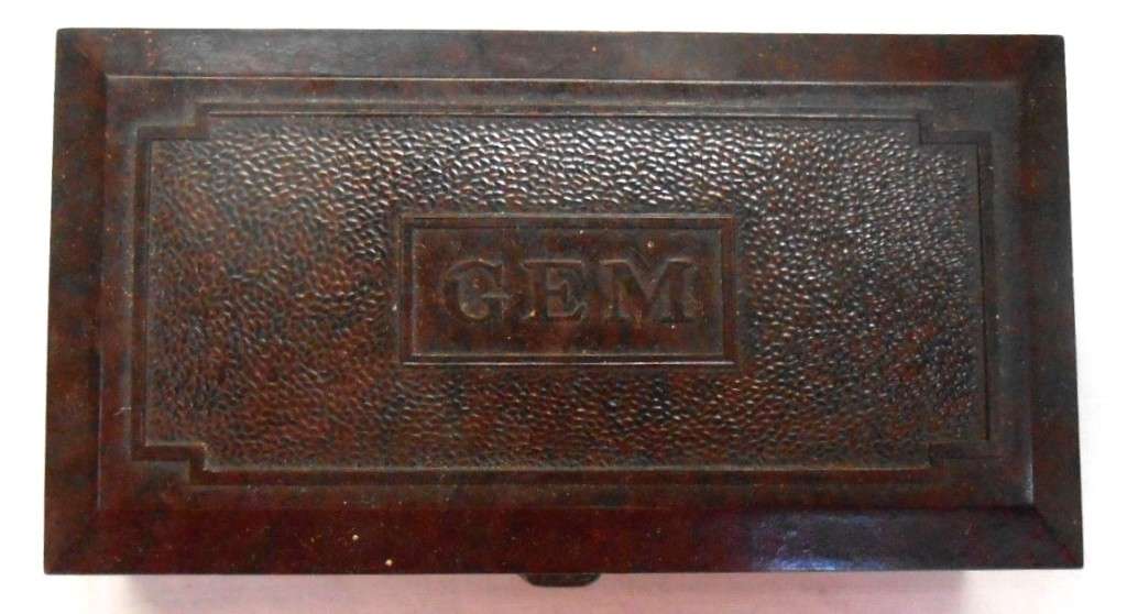 GEM Micromatic Vintage Single Edge Safety Razor-In original bakelite case+2 boxes razor blades