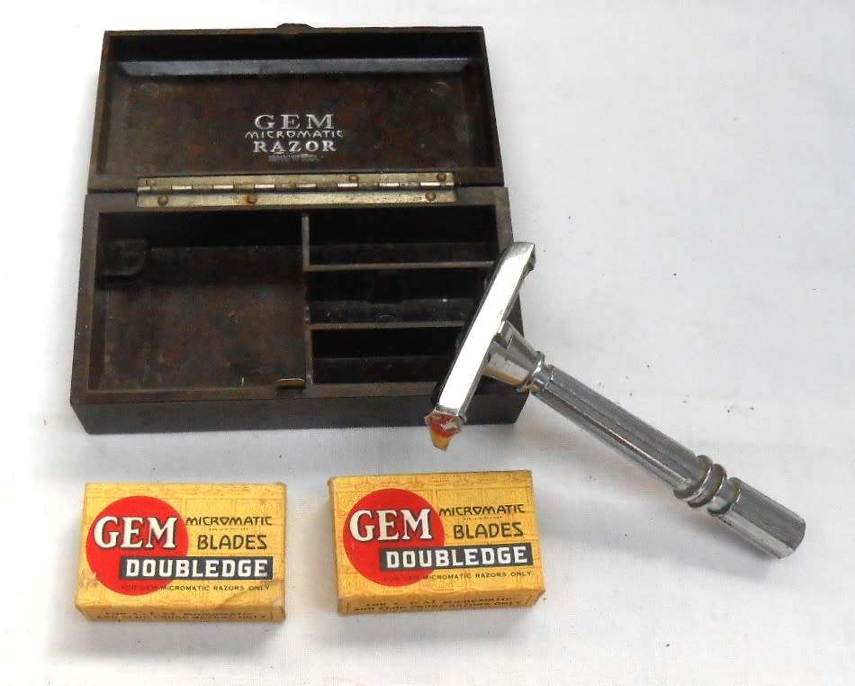 GEM Micromatic Vintage Single Edge Safety Razor-In original bakelite case+2 boxes razor blades