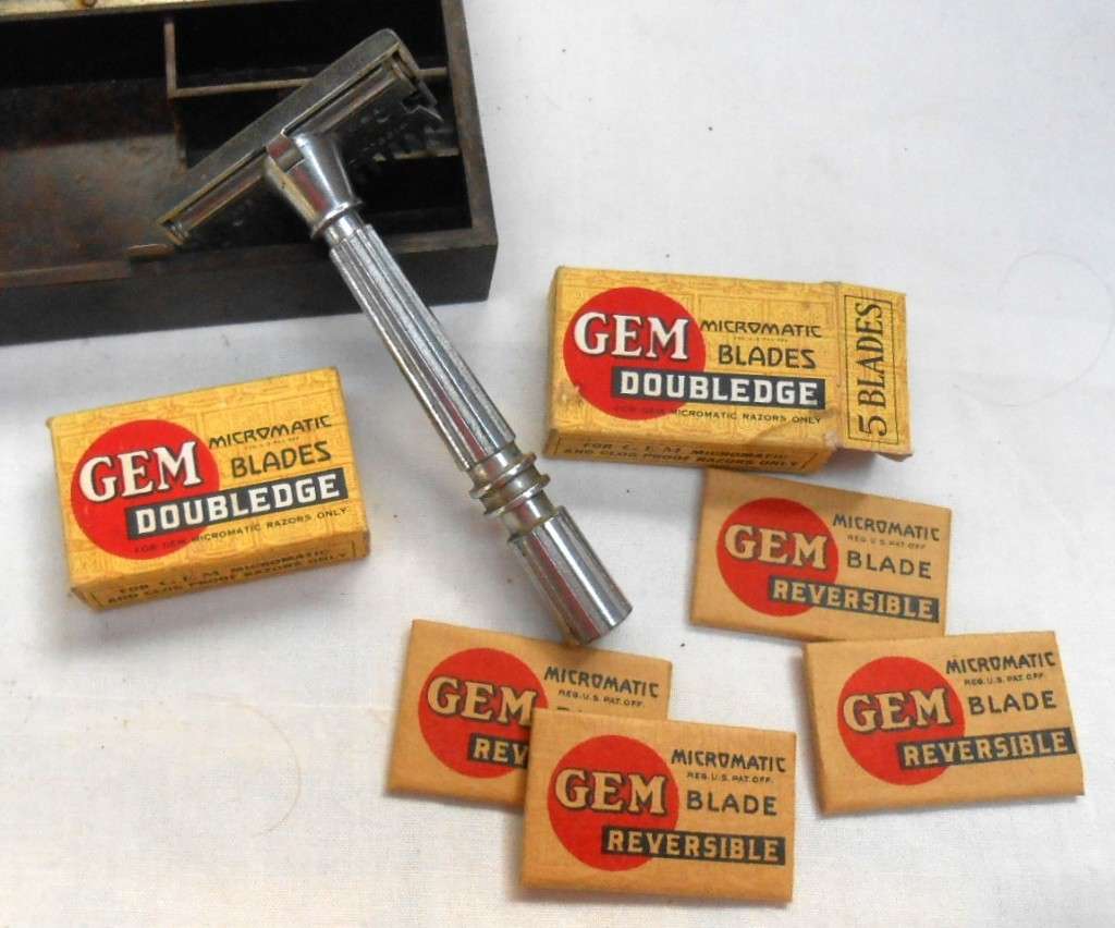 GEM Micromatic Vintage Single Edge Safety Razor-In original bakelite case+2 boxes razor blades