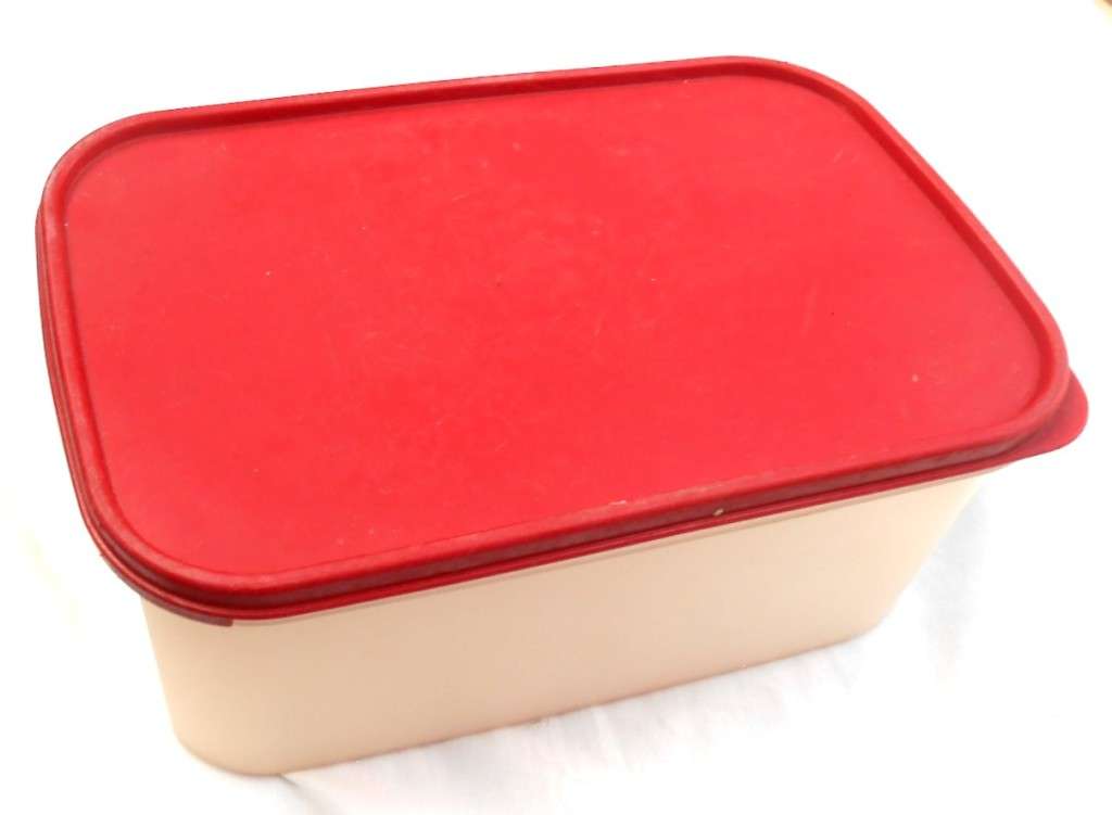 COLLECTABLE TUPPERWARE DARK RED LIDDED SEALABLE BREAD BIN/BOX