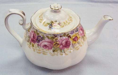 ROYAL ALBERT- "SERENA"  - 6 CUP TEAPOT -  SEE PICS TO APPRECIATE