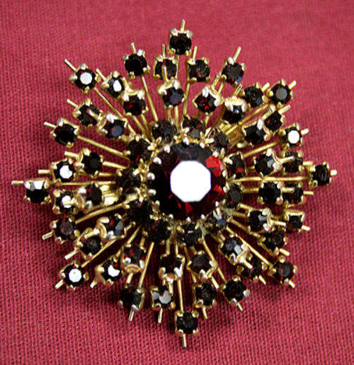 BOHEMIAN GARNET BROOCH CIRCA 1930 TO 1940'S - SEE PICS TO APPRECIATE