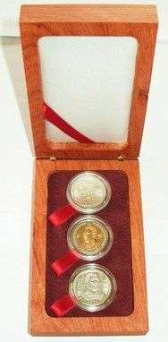 @@ UNC MANDELA 3 x R5 COIN SET IN WOODEN BOX - 1994 / 2000 / 2008 - VERY NICE GIFT SET @@
