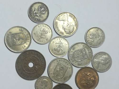 SELECTION OF RHODESIA AND RHODESIA AND NYASALAND COINS .