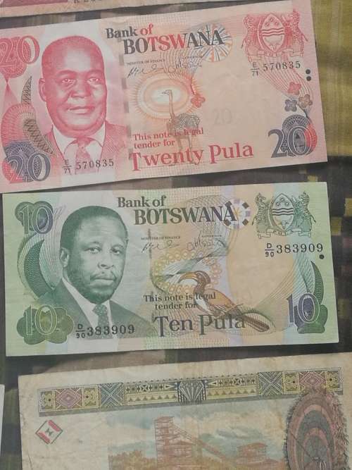 SELECTIO OF WORLDBANKNOTES LOW STARING BID R1. 21 BANKNOTES DENOMATISED.