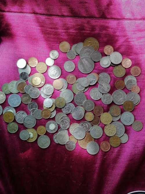 SELECTION OF WORLDCOINS .