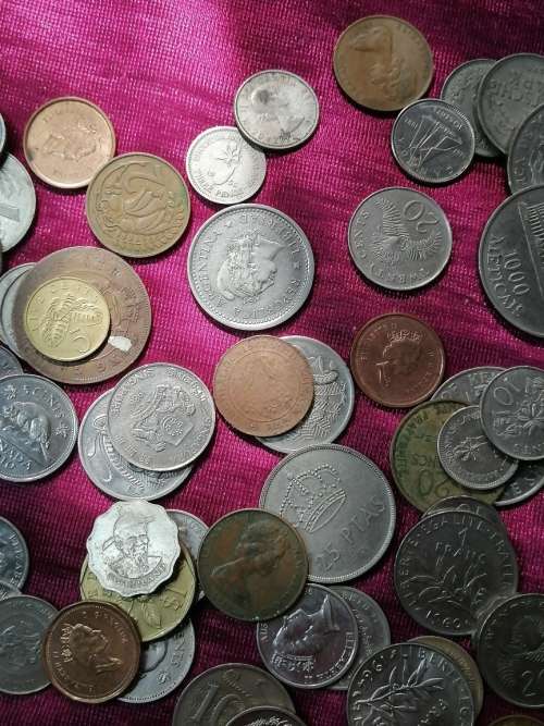 SELECTION OF WORLDCOINS .