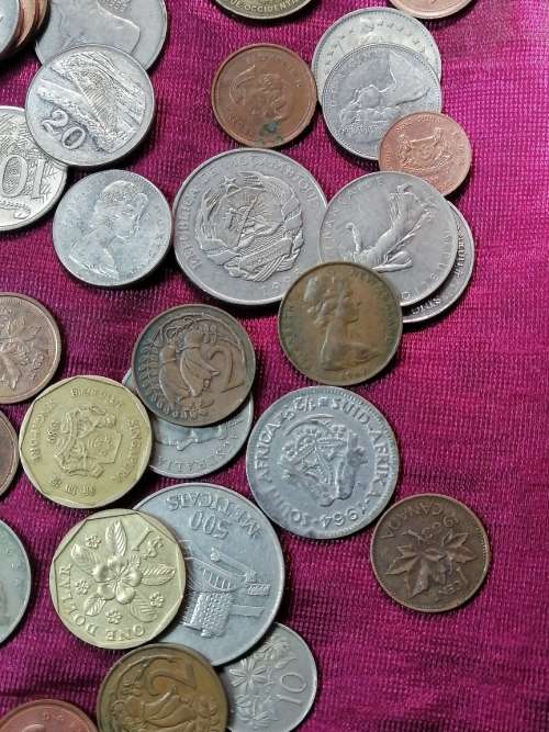 SELECTION OF WORLDCOINS .