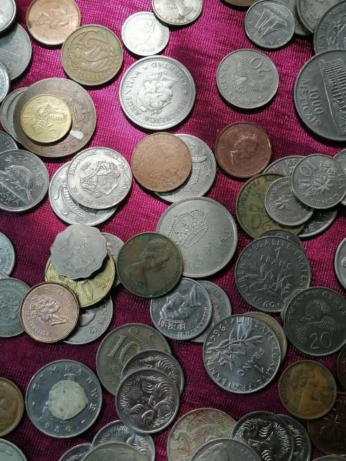 SELECTION OF WORLDCOINS .