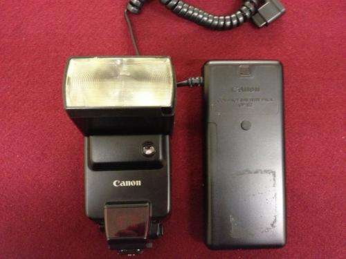 Canon Flash FE0702 including a Compact Battery Pack (CP-E2)