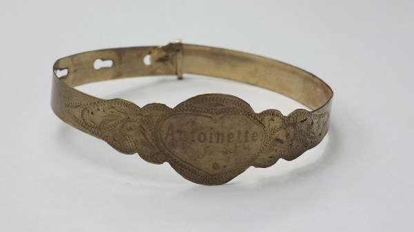 Vintage 9ct Gold Engraved Baby Bangle