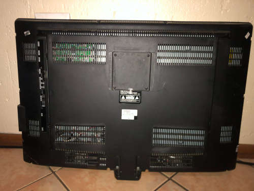 PLS READ!!!SINOTEC 32 inches LCD TV (FOR PART OR REPAIR) LCD IS DAMAGED