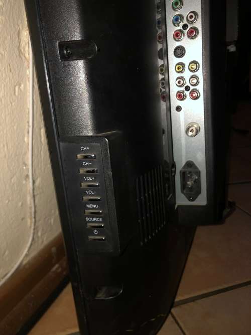 PLS READ!!!SINOTEC 32 inches LCD TV (FOR PART OR REPAIR) LCD IS DAMAGED