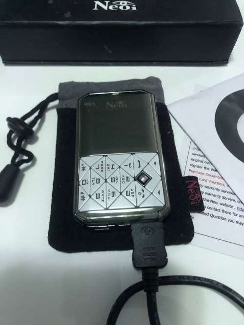 Neoi 809 - The fully featured GSM / GPRS / Micro sized Mobile Phone