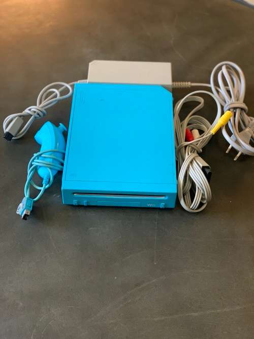 Nintendo Wii Blue Limited-Edition Console