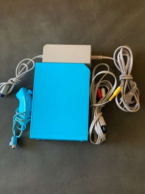 Nintendo Wii Blue Limited-Edition Console