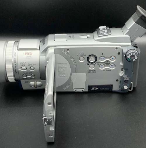 Canon MVX3i Digital Camcorder with Accessories